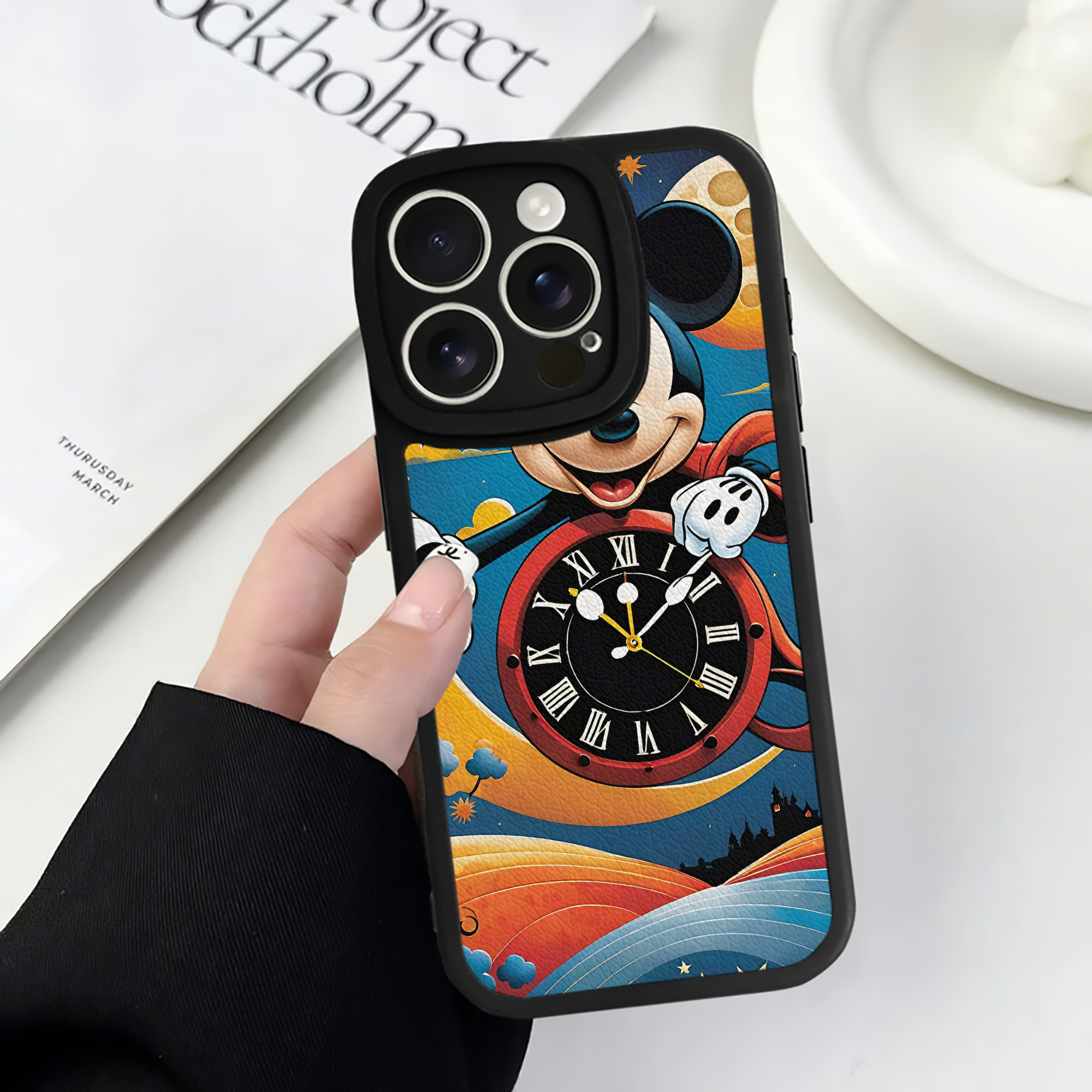 （画像用） ミッキーマウス Mickey Mouse 【iPhone 16シリーズ対応】シリコンスマホケース（レザー調） 材質：シリコン